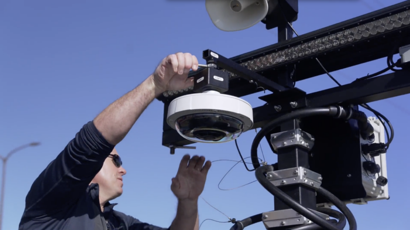 Toolless camera mounting